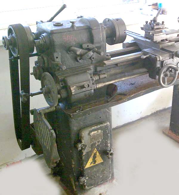 Загальний вигляд токарно-гвинторізного верстата Т-4 Т-4 Загальний вигляд токарно-гвинторізного верстата